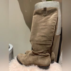 La canadienne suede boots